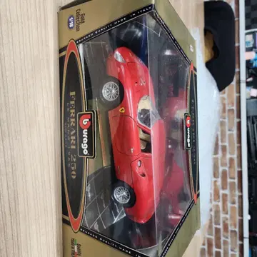 Burago Ferrari 250 1/18 Gold Collection