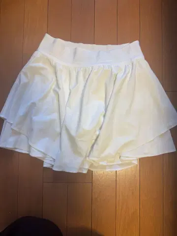 Lululemon 플레어 스커트 사이즈 6 화이트