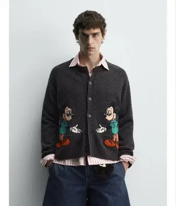 택 포함 새상품 ZARA 미키마우스 울 가디건 L 사이즈 카본 색상