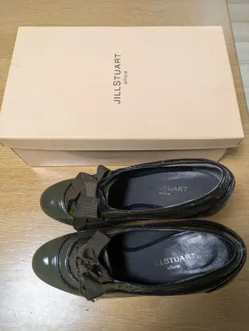질 스튜어트 올리브 그린 펌프스