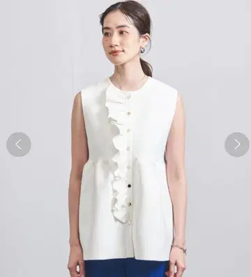 UNITED ARROWS 프릴 니트 베스트 화이트