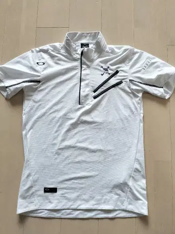[ OAKLEY ] 화이트 하프 지퍼 셔츠