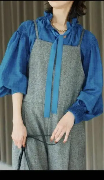 이에나 커프스 핀턱 볼륨 블라우스