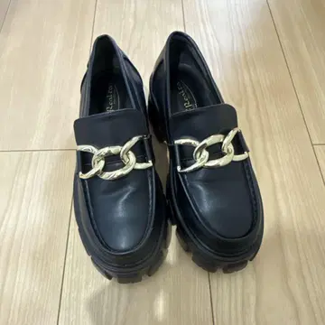 체인 장식 블랙 로퍼