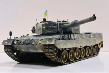 레벨 1/35 레오팔드 2A4 완성품 탱크 모형 프라모델 우크라이나