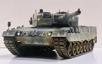 레벨 1/35 레오팔드 2A4 완성품 탱크 모형 프라모델 우크라이나