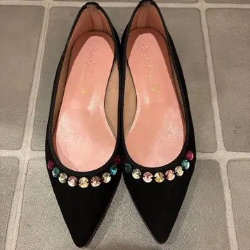 비쥬 장식 블랙 플랫슈즈