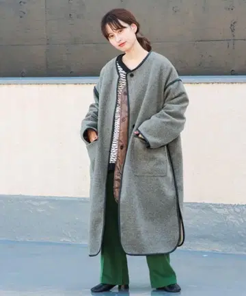 Kastane 새틴 라이너 포함 파이핑 가운 코트