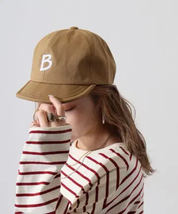 브라운 자수 B 로고 야구 모자