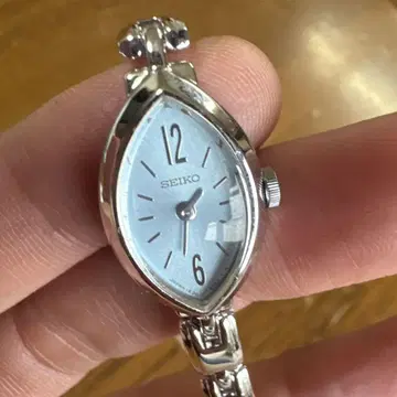 SEIKO 티어드롭 손목시계