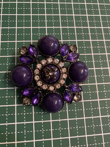 ANNA SUI 보라색 플라워 모티브 브로치