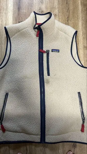 patagonia 플리스 베스트 크림색