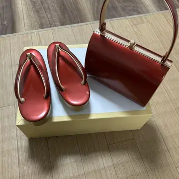 빨간색 조리와 백 세트