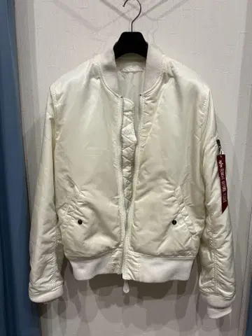 ALPHA INDUSTRIES MA-1 플라이트 자켓 화이트