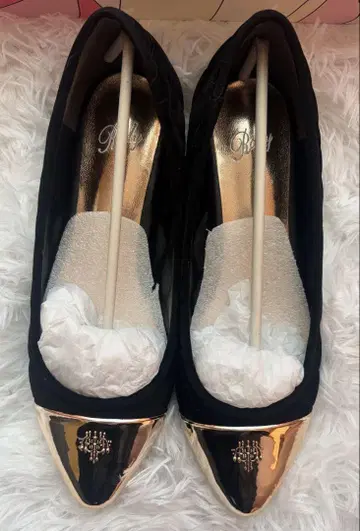 Rady 금색 앞코 퀼팅 스웨이드 로우힐 펌프스 S