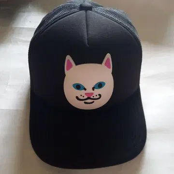미사용 새상품 RIPNDIP 고양이 얼굴 트래커 캡