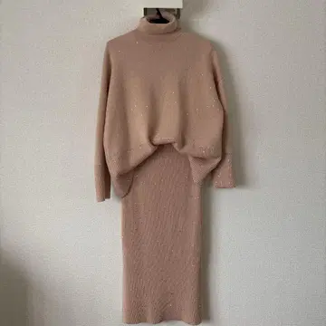 새상품급 베이지 터틀넥 셋업