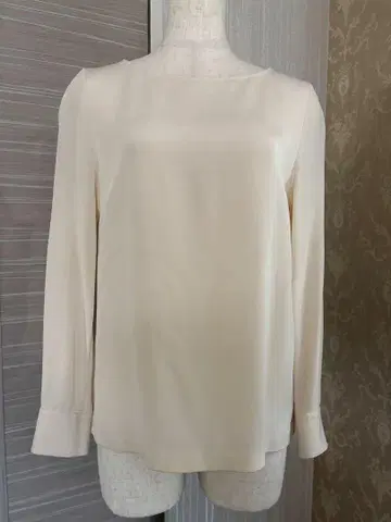 투모로우랜드 보르지 실크 긴팔 블라우스