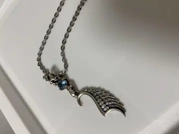 아쿠아 실버 깃털 모티브 목걸이