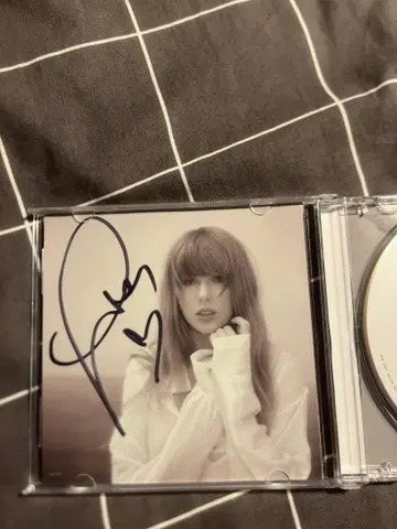 Taylor Swift TTPD 사인 하트 CD