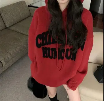 레드 후드 부착 니트 스웨터