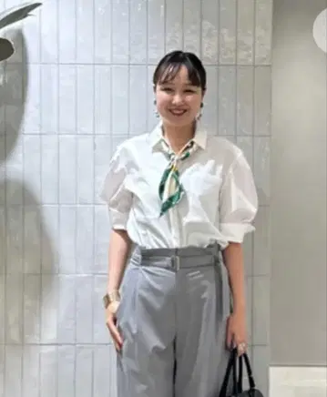 화이트 퍼프 슬리브 셔츠