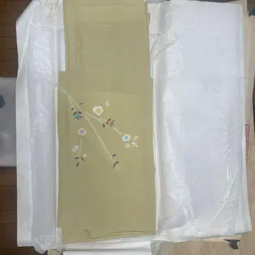 호몬기 꽃무늬 자수 옅은 겨자색