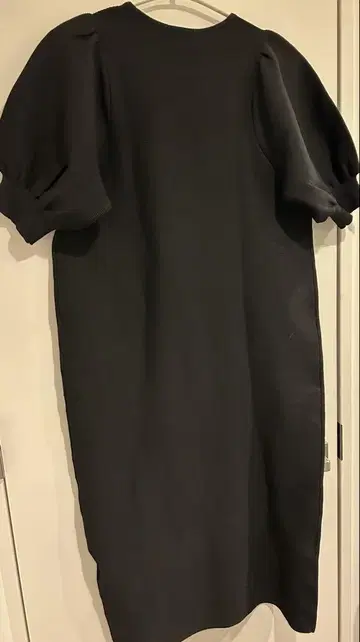 UNITED ARROWS 블랙 퍼프 슬리브 니트 원피스