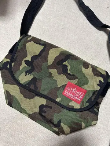 맨하탄 포티지 메신저 숄더백 카모 패턴 새상품급