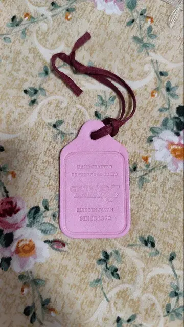 HERZ 헬츠 가죽 택 사쿠라색 키링