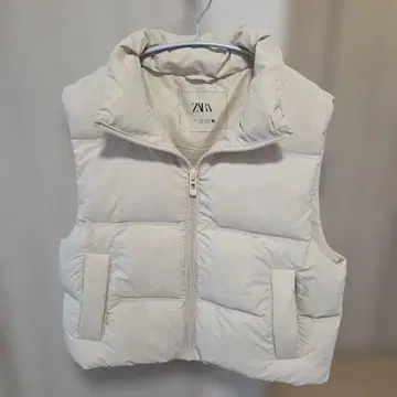 ZARA 다운 베스트 M 사이즈 크림