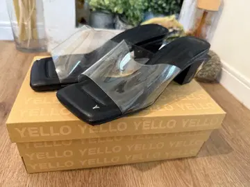 YELLO 샌들