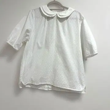 I am I 레이스 반팔 블라우스 2단 옷깃 오바케 버튼