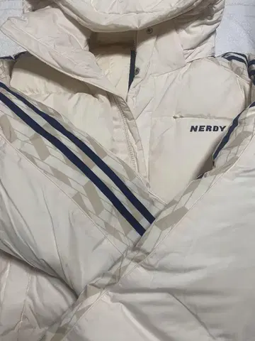 NERDY 다운 자켓 L 사이즈 크림색