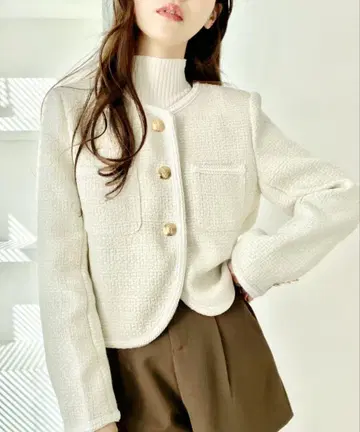 Ada. 화이트 노카라 자켓