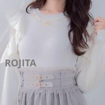 ROJITA 목걸이 포함 어깨 볼륨 프릴 니트탑