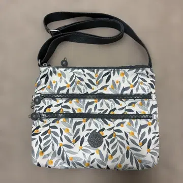 Kipling 꽃무늬 숄더백 ( 3 포켓 )