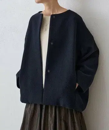 BEARDSLEY 뒤 둥근 울 코트