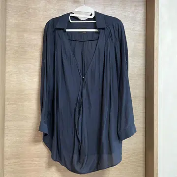 네이비 V넥 긴팔 셔츠