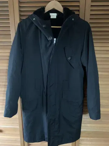 블랙 후드 부착 모즈 코트