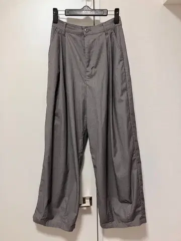 FREAKS STORE 그레이 턱 팬츠