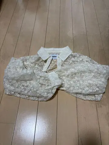 epine 꽃무늬 레이스 반팔 셔츠