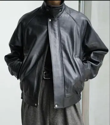 유니버설 프로덕트 가죽 2024aw 사이즈 2