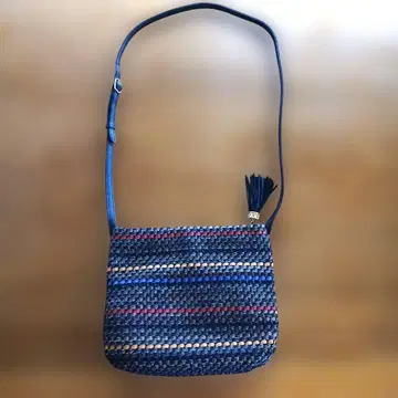 가죽 뜨개질 스트라이프 태슬 포함 숄더백