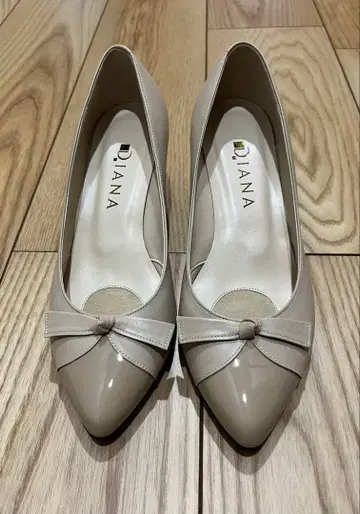 [ 새상품급 ] DIANA 베이지 리본 포함 하이힐 펌프스 23.5cm