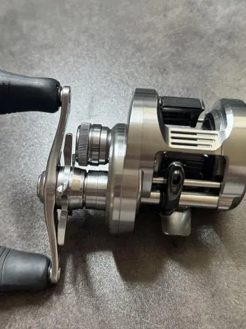 SHIMANO 20 CALCUTTA CONQUEST DC 100
