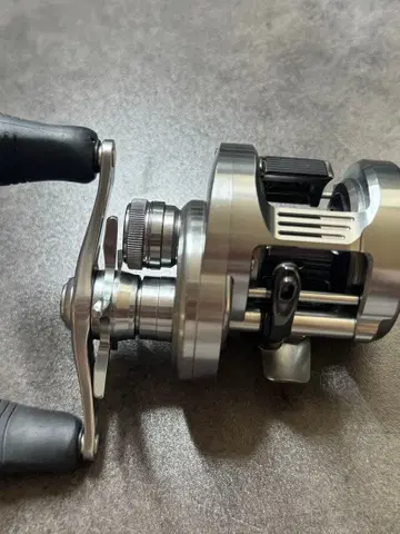 새상품급 SHIMANO 20 CALCUTTA CONQUEST DC 100