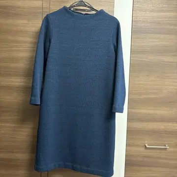 다크 블루 긴팔 무릎 기장 원피스