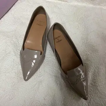 오데뜨 앤 오딜 펌프스 그레이지