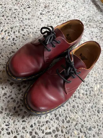 버건디 가죽 로퍼 닥터마틴